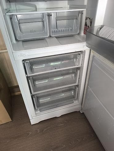 Холодильник Hotpoint Ariston, Б/у, Двухкамерный — 2