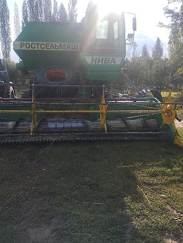 Комбайн зерноуборочный Ростсельмаш «НИВА-ЭФФЕКТ» с жаткой