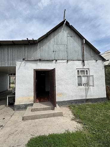 район киркомстром: Продаётся дом, 4,5 сотки. Есть центральная канализация и центральное — 10