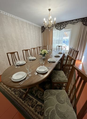 Стол и стул для зала, Б/у, цвет - Коричневый