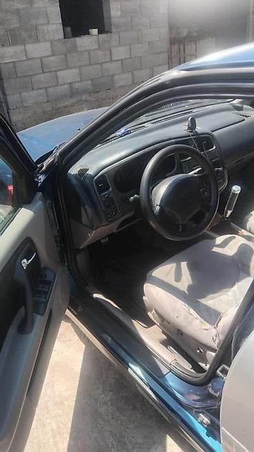 Nissan Primera: 2000 г., 1.8 л, Механика, Бензин, Седан