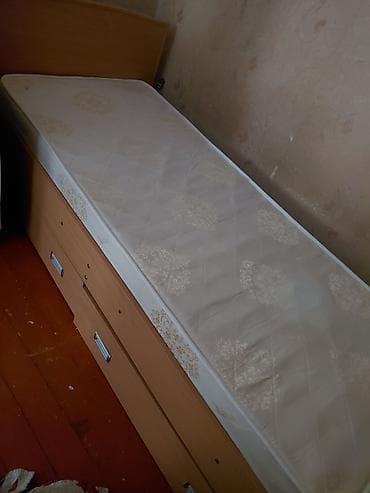 Эмерек: В связи с ремонтом продается Односпальная кровать с матрасом и — 1