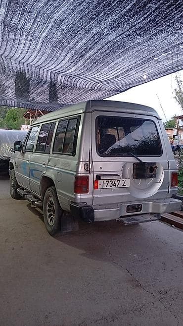 бир: Hyundai Galloper: 1999 г., Кол менен иштөөчү, Дизель, Жол тандабас — 3