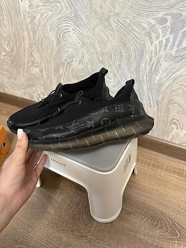Жеке буюмдар: Эркектердин кроссовкасы, 39, Louis Vuitton, Колдонулган, түсү - Кара, Акысыз жеткирүү — 2