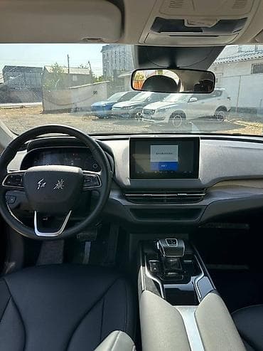 салон w140: Элегантный черный седан с современной радиаторной решеткой и изящными — 3