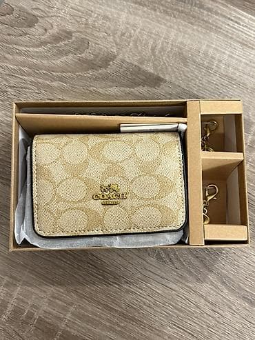 барсетка coach: Мини-сумка/кошелёк COACH с цепочкой - Компактная кроссбоди-модель с — 2