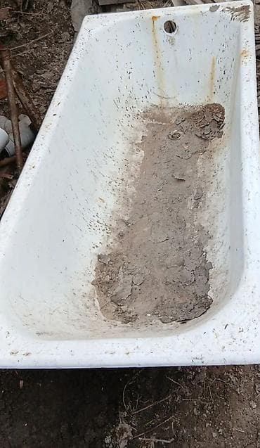 Чугунная ванна классической прямоугольной формы с эмалированным