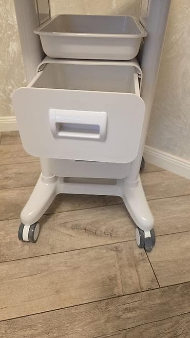 обмен вещи: Стол передвижной медицинский из пластика хорошего качества — 3