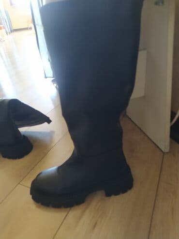 обувь для охоты: Высокие женские сапоги-челси на массивной тракторной подошве. - Цвет — 1