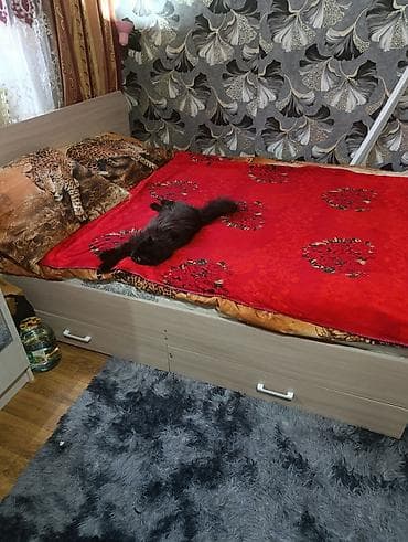 тумба с зеркалом в спальню: Кровать двуспальная с матрасом и выдвижными ящиками - Размер — 3