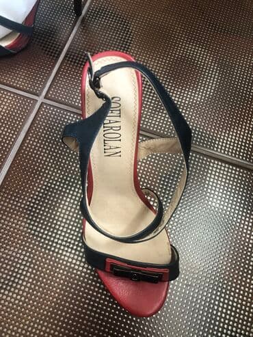 шлепка: Босоножки в отличном состоянии надевала один раз на узкую ногу, 38 — 4