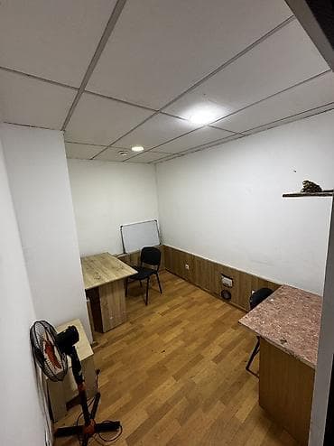 open space: Аренда офисов, 13 м², В административном здании, 1 линия, С отдельным входом, С отдельным сан узлом — 1