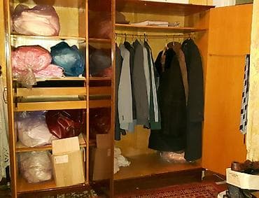 дордой одежды: Продаю 2 шифоньера и кресло. Один шифоньер цельный деревянный, 3 — 2