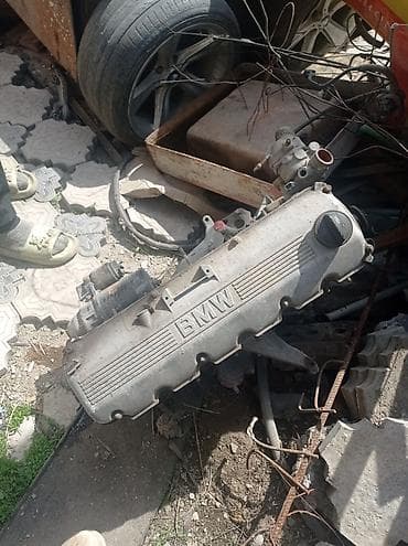 m5 e60: Двигатель BMW, рядный 4-цилиндровый (крышка клапанов с логотипом BMW) — 2
