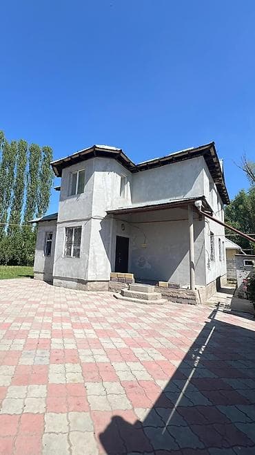 дом красивый: Двухэтажный дом с благоустроенным двором и озеленением. - Планировка — 2