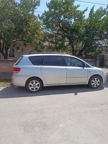 Toyota Avensis Verso: 2003 г., 2 л, Автомат, Бензин, Минивэн at lalafo.kg Toyota Avensis Verso: 2003 г., 2 л, Автомат, Бензин, Минивэн