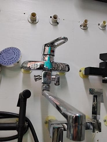 Смесители для ванны и душа: Смеситель для ванны и душа, Ручной душ, Установка: Наружный монтаж, Материал: Латунь, Функции: Без функций — 1