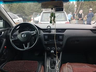 subaru forester 2016: Skoda Octavia: 2016 г., 1.6 л, Автомат, Бензин, Хэтчбэк — 3