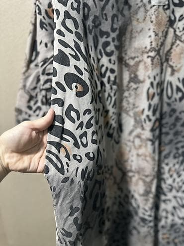 Платье-туника с анималистичным принтом - Длина: миди - Свободный — 7