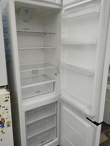 mini refrigerator: Холодильник Indesit, Б/у, Двухкамерный, De frost (капельный), 60 * 1800 * 60 — 2