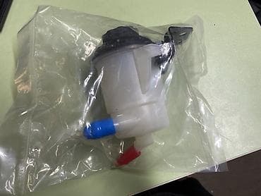стрелка: Бачок гидроусилителя руля (Power Steering Fluid Reservoir) - — 2