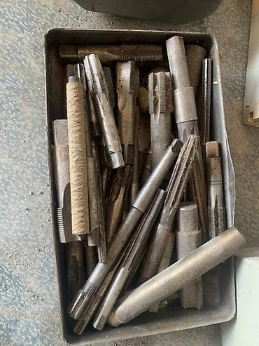 бесплатна: Предлагается набор инструментов, включающий сверла и развертки — 2