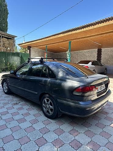 Унаа сатуу: Mazda 626: 1999 г., 1.8 л, Кол менен иштөөчү, Бензин, Седан — 3