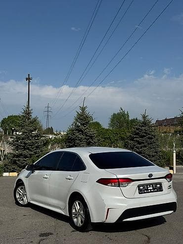 sonata 2012: Toyota Corolla: 2021 г., Гибрид, Седан — 4