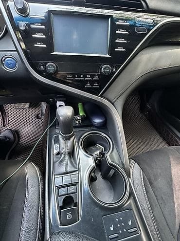 приус 2013: Toyota Camry: 2018 г., 2.5 л, Вариатор, Гибрид, Седан — 9