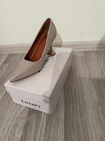 lux: Лодочки женские на устойчивом фигурном каблуке. - Цвет — 1