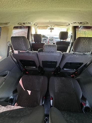 на версо: Toyota Avensis Verso: 2002 г., 2 л, Ручные, Бензин, Минивэн — 10