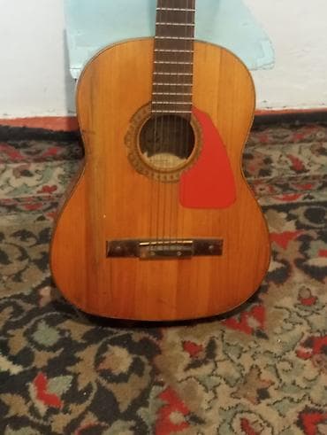 Акустическая гитара с нейлоновыми струнами (классического типа)