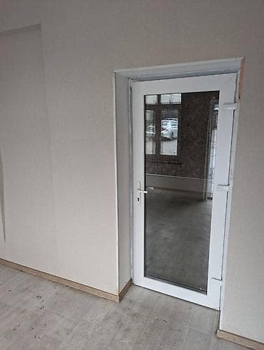 Коммерческая недвижимость: Офис - 2 комнаты в одном помещение всего 19 кв.м., 9 кв.м., и 10 кв.м — 2