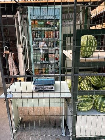 ягод: Фруктово‑овощной киоск с продуктовой секцией. Что предлагается: - — 2