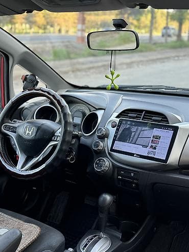 Honda Fit: 2009 г., 1.5 л, Автомат, Бензин, Хэтчбэк — 9