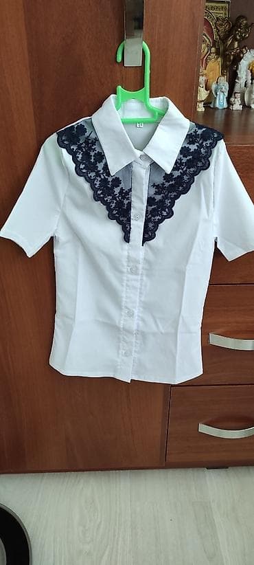 рубашки женские в школу: Продаю новые блузки для школы, размер 34, каждая блузка по 450 сом — 1