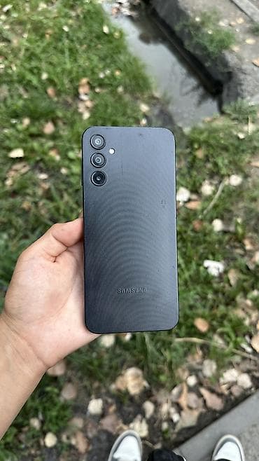 apple display: Samsung Galaxy A14, Б/у, 4 ГБ, цвет - Черный, 1 SIM, 2 SIM, eSIM — 1