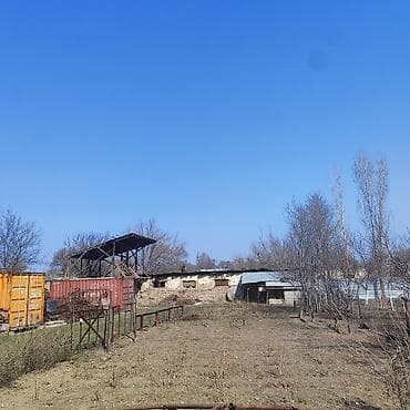 в туалет: Үй сатылат Кожомкул (Военно-Антоновка) айылы. 4 ком. жер үй (стена — 6