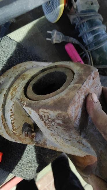 тиски большие промышленные: Тикси советские, продаю за ненадобносии — 2