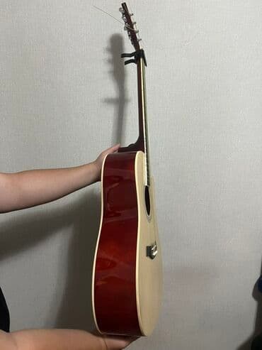 гитара акустическая цена бишкек: Акустическая гитара со светлой декой и темной задней панелью — 2