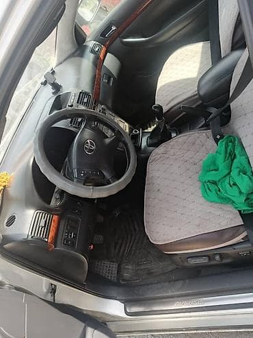 салон машины: Toyota Avensis: 2004 г., 2 л, Механика, Дизель, Седан — 5