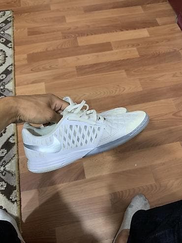 часы арабик: Продаю оригинальную модель. Брал за 12 000 сом в Futsal.kg⁠￼, отдаю — 2