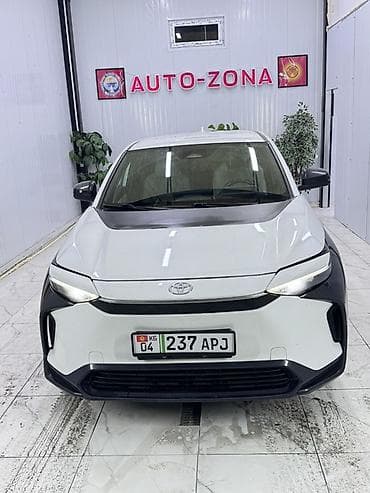 батарея гибрид: Toyota bZ4X: 2023 г., Электромобиль, Кроссовер — 1
