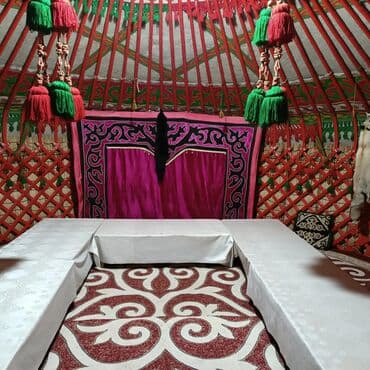 профессиональные музыкальные инструменты: Аренда юрты, Каркас Деревянный, 85 баш, Стулья — 13