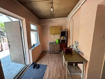 продаю дом с магазином: 🏡 Продается участок с домом в перспективном районе Бишкека! 📍 ж/м — 8