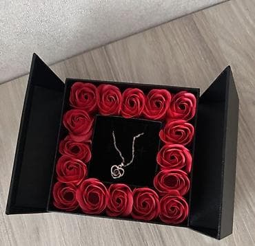 Товары для праздников: Подарочный набор: брелок-сердце в коробке с розами - Элегантная — 1