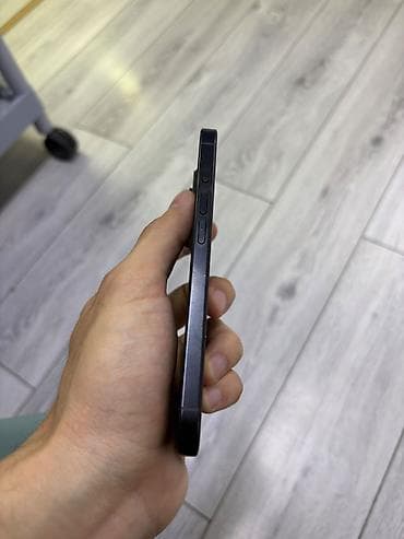 iphone 15 mini: IPhone 16 Pro, Б/у, 256 ГБ, Black Titanium, 89 % — 5