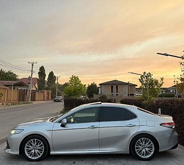 70: Toyota Camry: 2019 г., Гибрид — 3