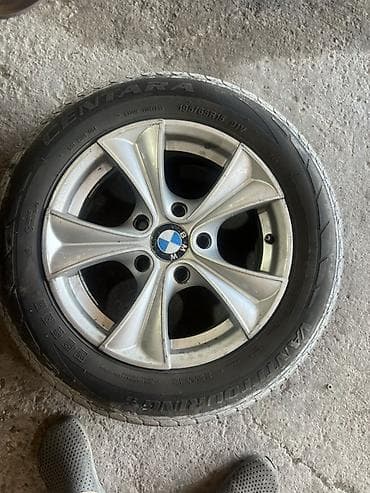Шины и диски: Комплект из 4 легкосплавных дисков с резиной для BMW. 1 баллон взорван — 2