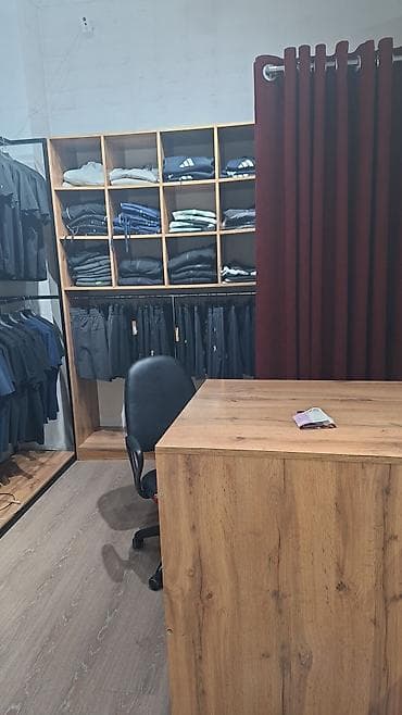 Срочно продается оборудование для одежды и кепок и сумок и обуви. цена